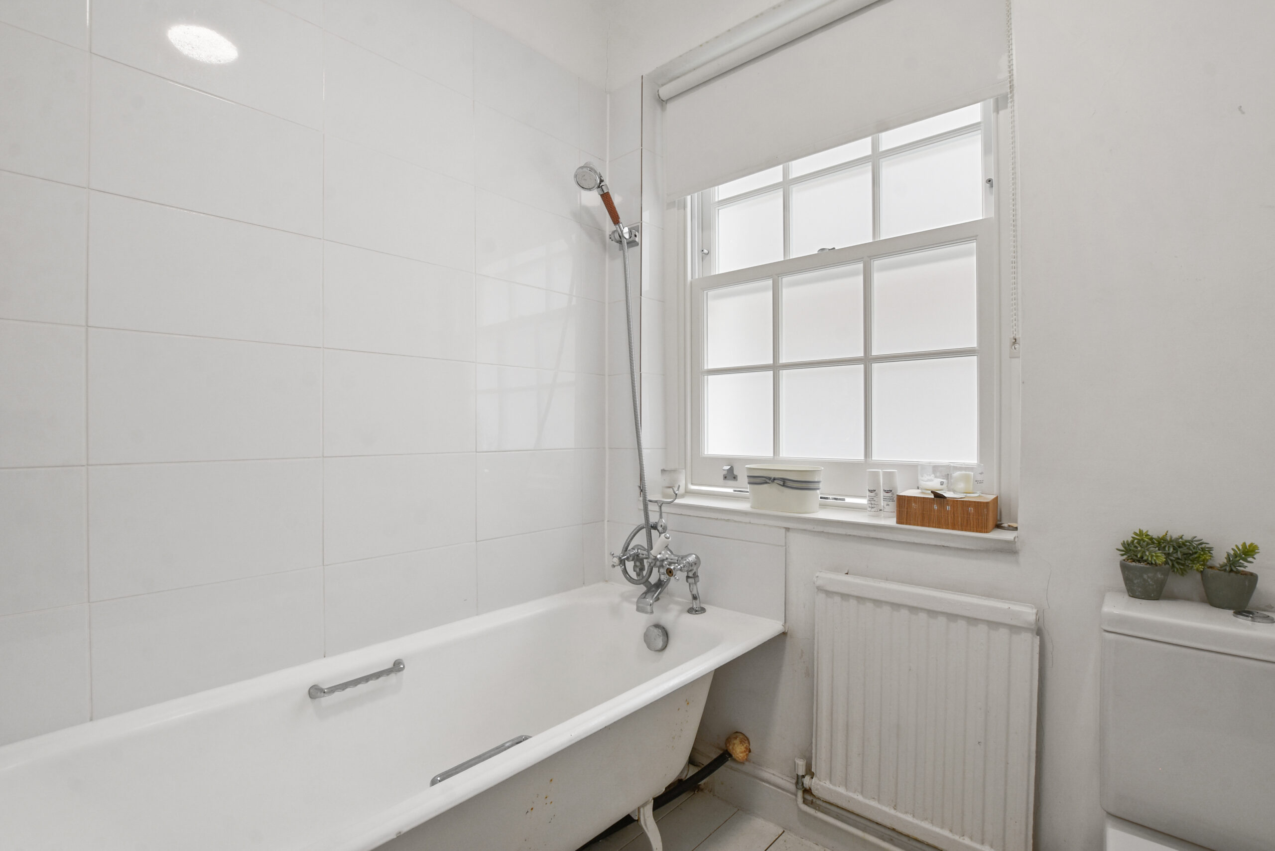 01-e88cGCNMEA - FFF Field Cottage 78 Haverstock Hill - Bathroom -Original (11)