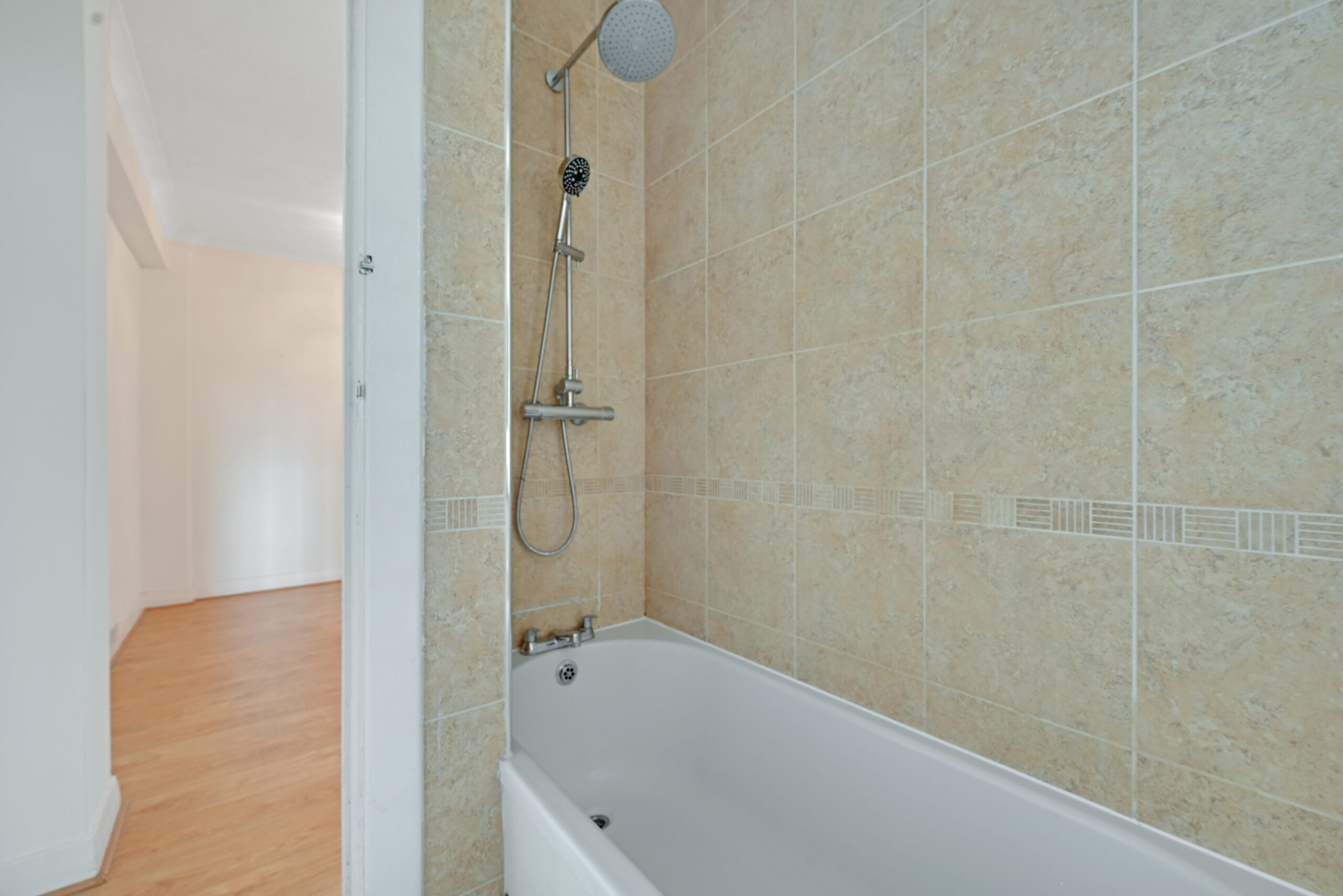02-fb91GCNMEA - 38 Eton Hall - Bathroom 2 -Original (1)