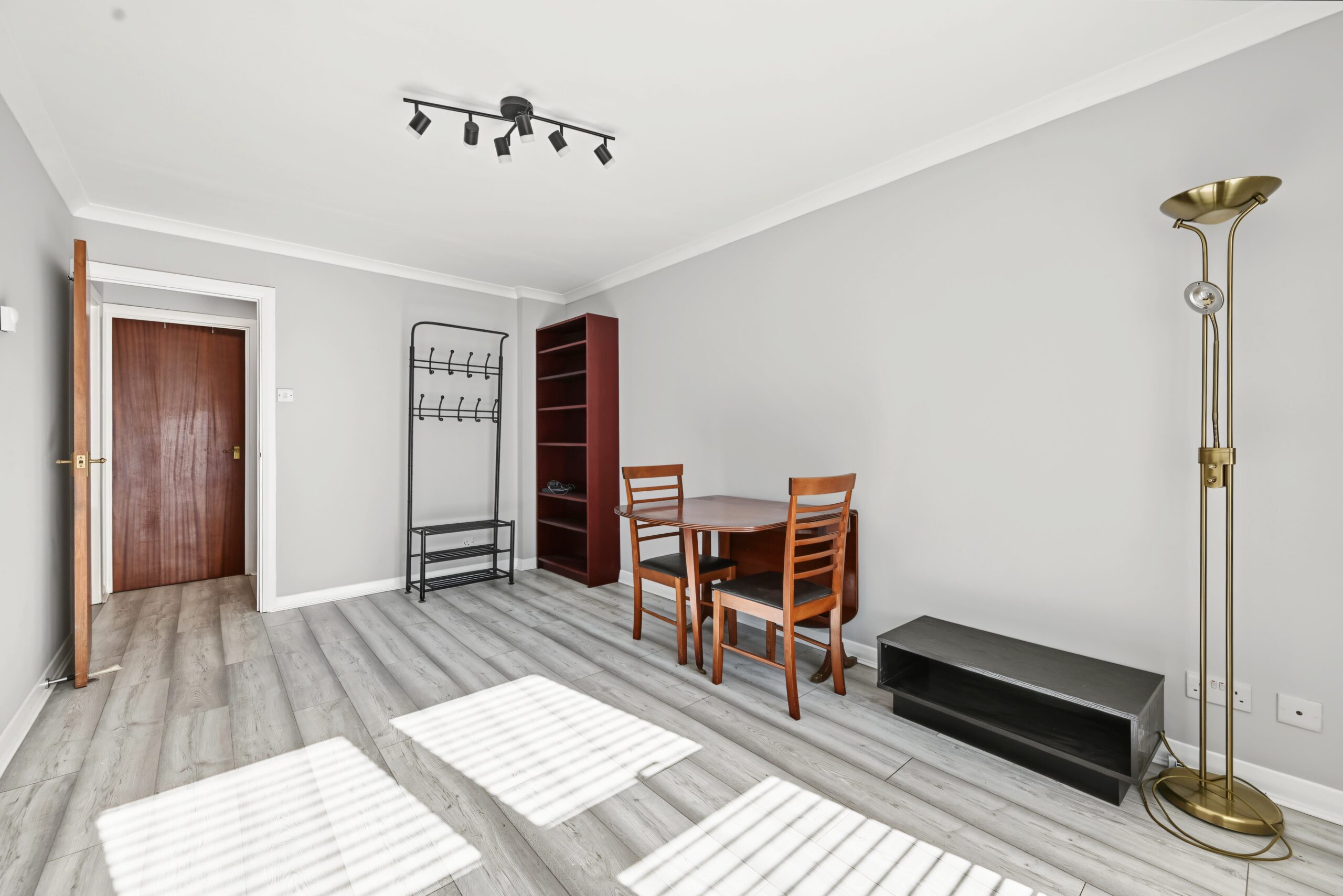 33 Weavers Way, London, NW1 0XF 03