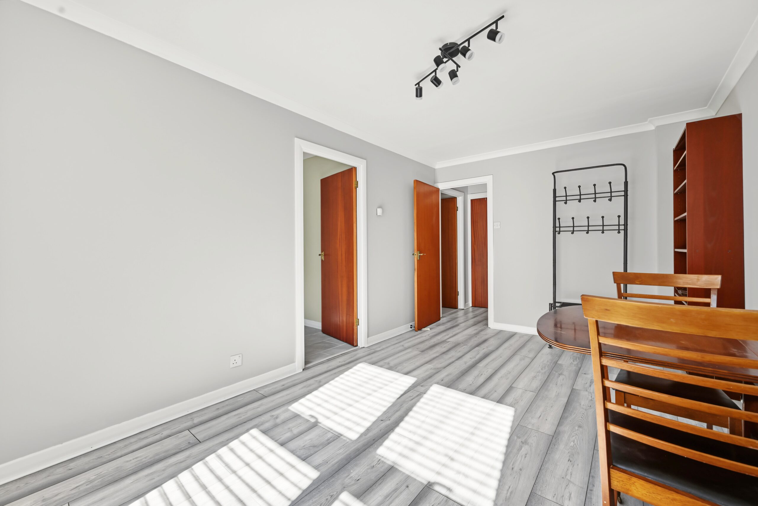 33 Weavers Way, London, NW1 0XF 04