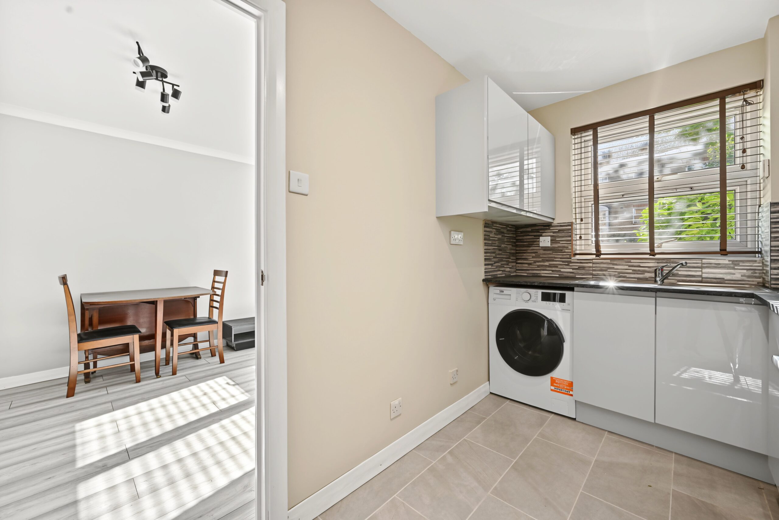 33 Weavers Way, London, NW1 0XF 07