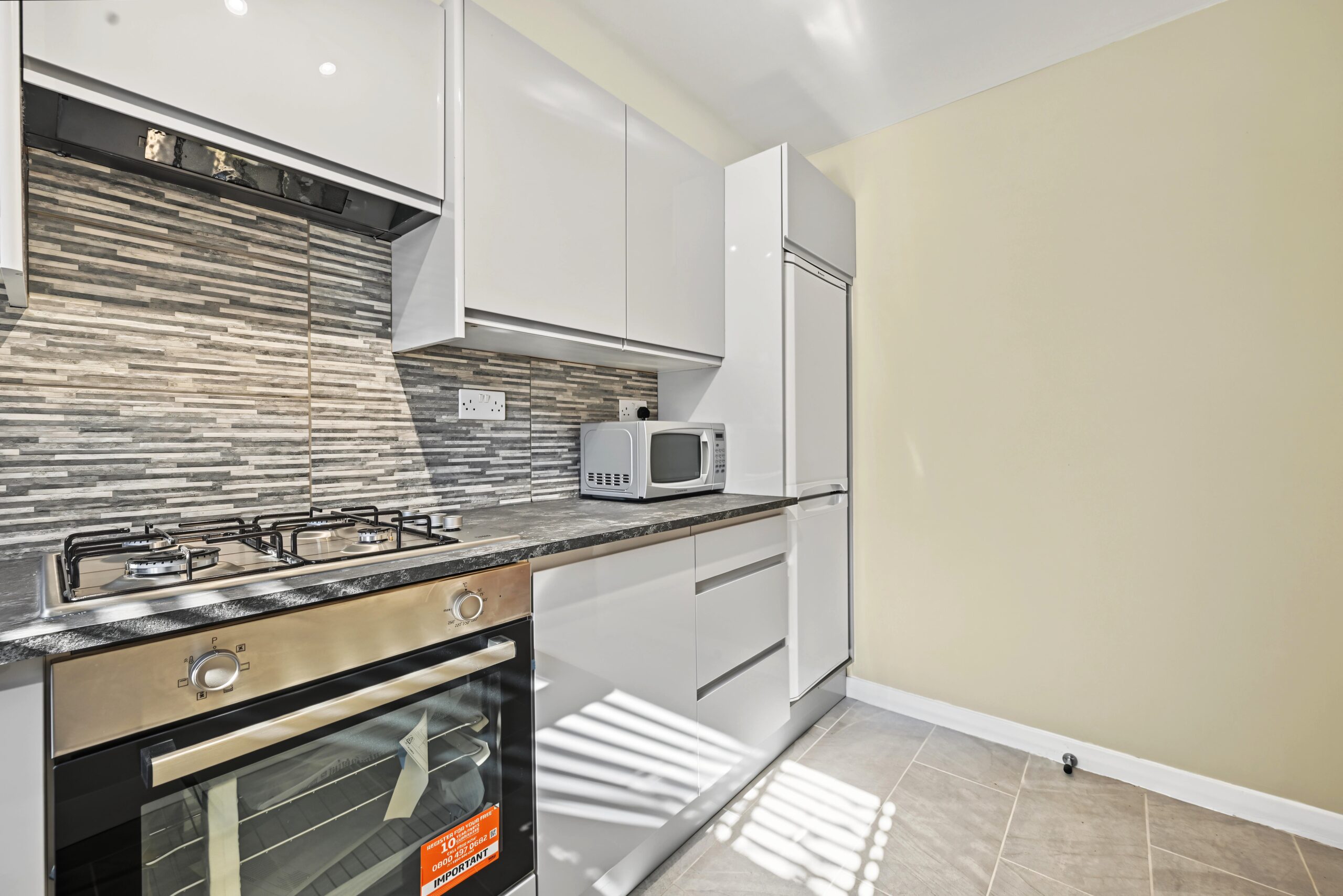 33 Weavers Way, London, NW1 0XF 08