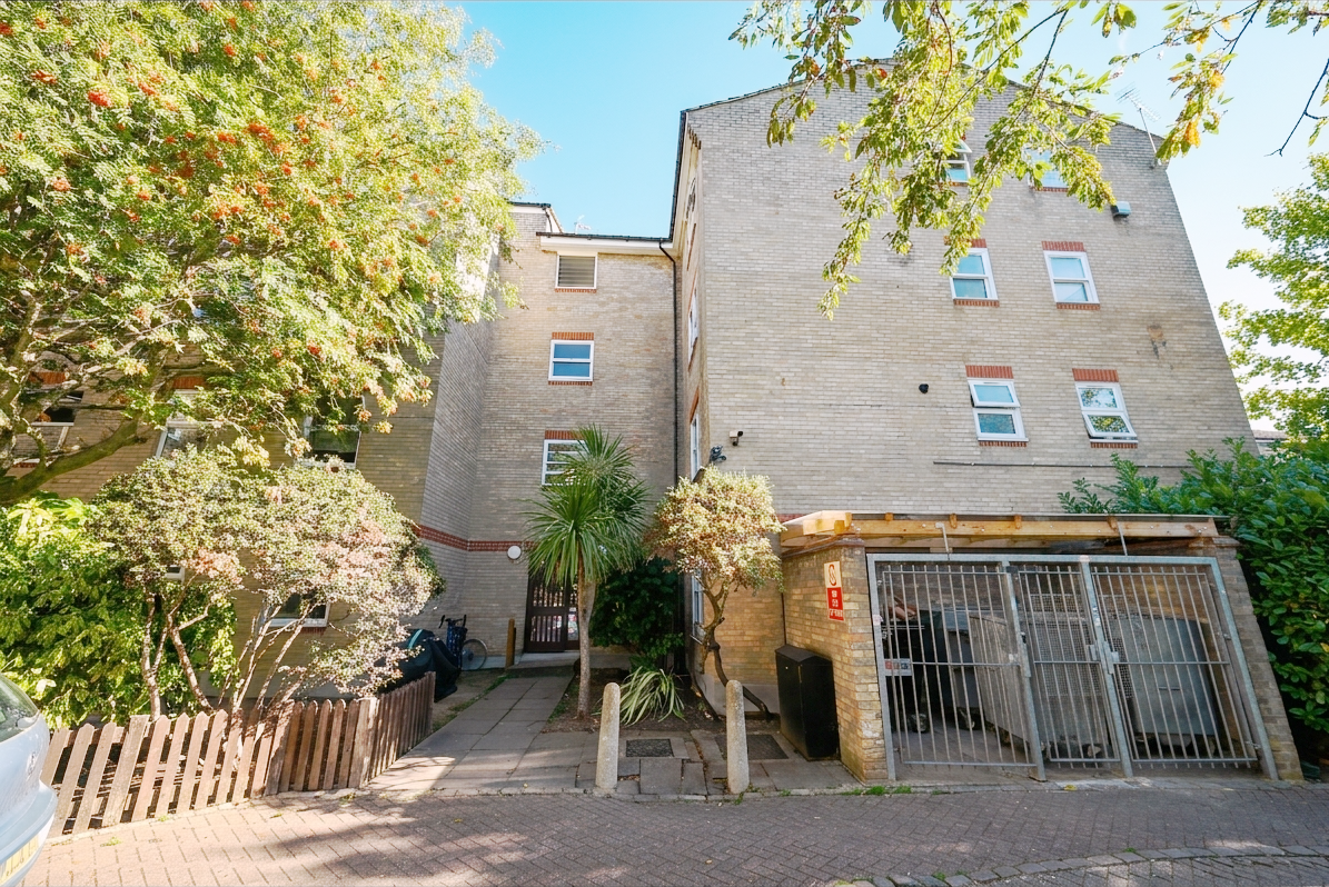 33 Weavers Way, London, NW1 0XF 14