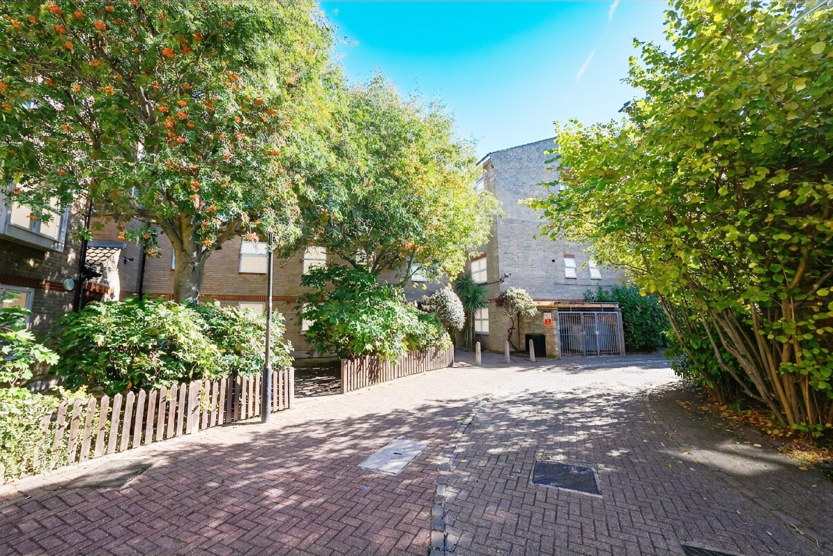 33 Weavers Way, London, NW1 0XF 15