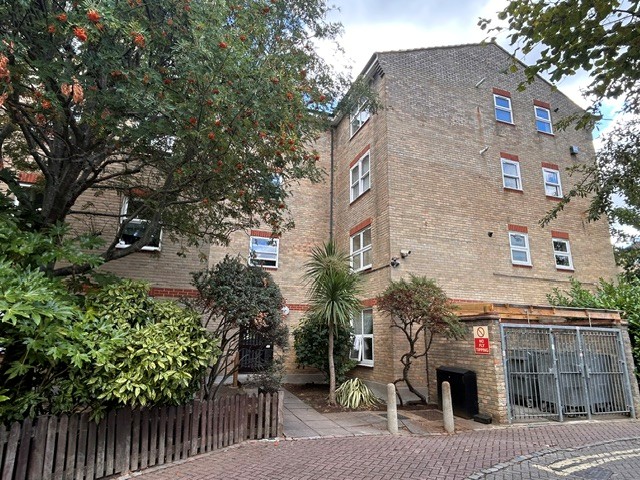 33 Weavers way exterior pic 1 2026